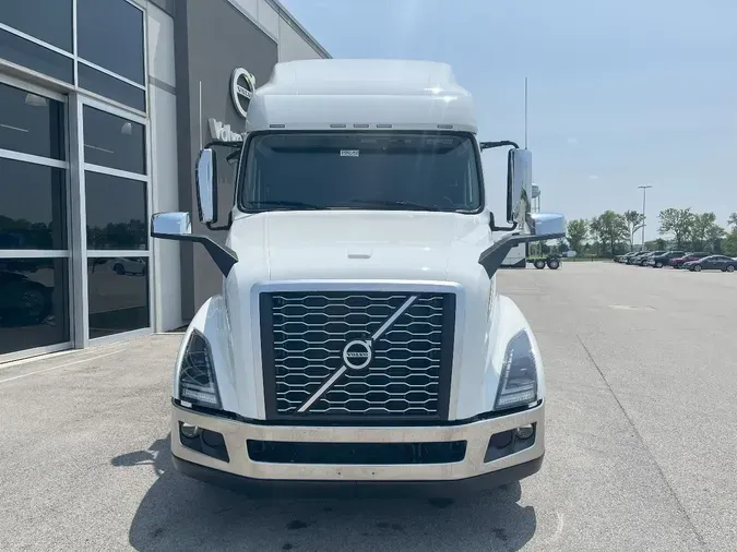 2023 VOLVO VNL860