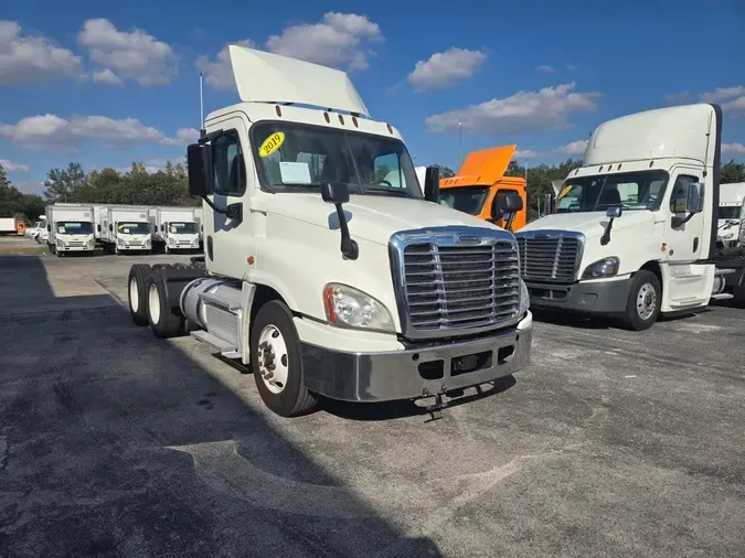 2019 FREIGHTLINER/MERCEDES CASCADIA 1251775f374a576ab0768697fb0f70b0ba1