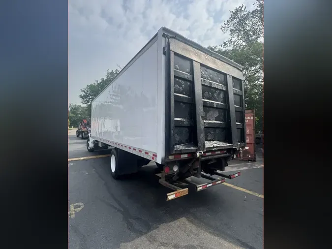2017 FREIGHTLINER M2 106