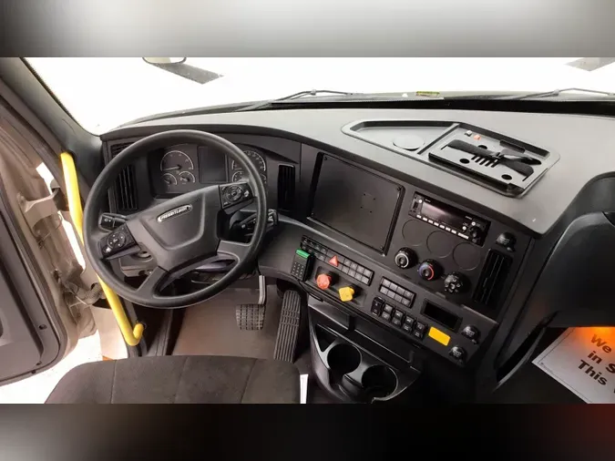 2023 Freightliner Cascadia 126