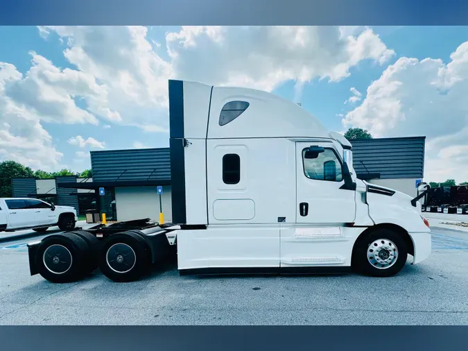 2023 Freightliner Cascadia 126