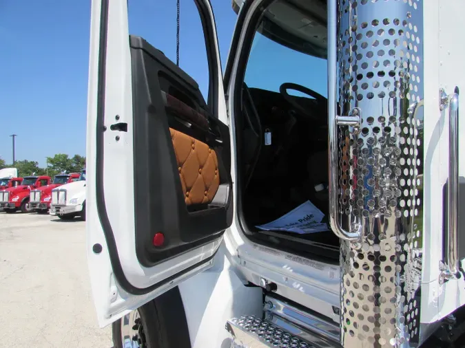 2026 Kenworth T8801792d0b91130ab65444634fa757b34e0