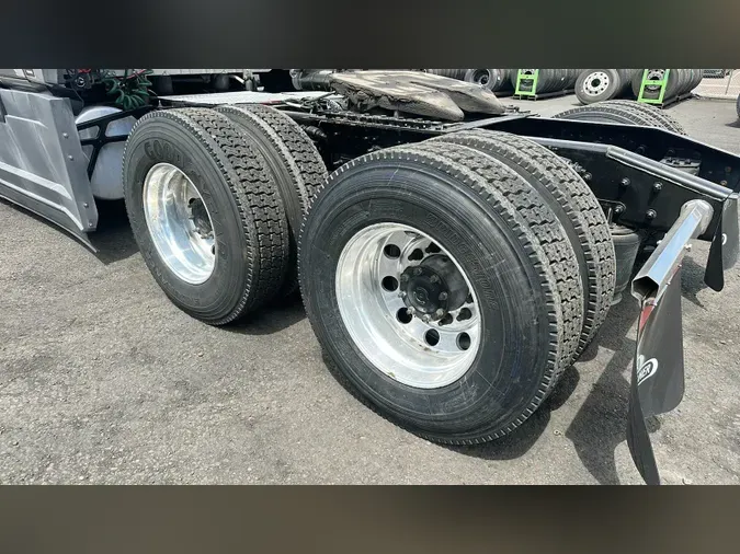 2023 Freightliner Cascadia 126