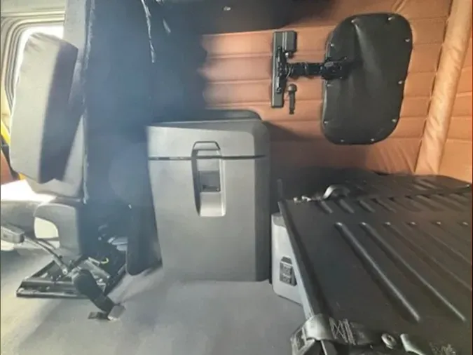 2023 Freightliner Cascadia 126