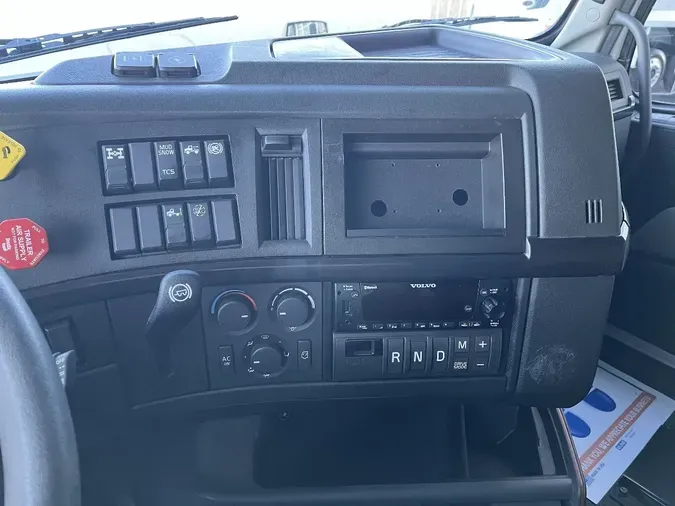 2024 VOLVO VNL64T860