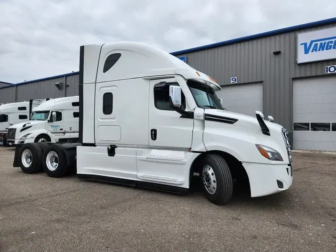 2023 FREIGHTLINER Cascadia 126