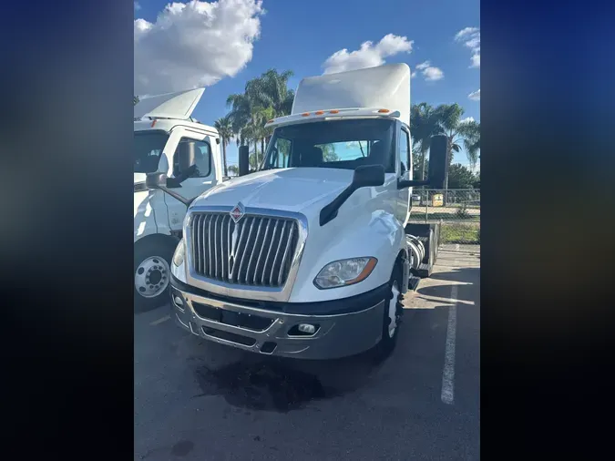 2019 NAVISTAR INTERNATIONAL LT625 DAYCAB T/A17965ce17fab5dd0f1519a3197f870fd