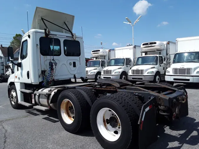 2016 FREIGHTLINER/MERCEDES CASCADIA 125