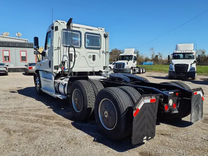 2017 FREIGHTLINER/MERCEDES CASCADIA 125