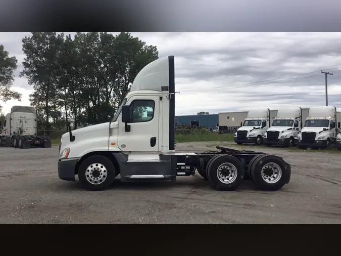 2019 Freightliner Cascadia 125179b04a85b52c4717f8692b8b0166991