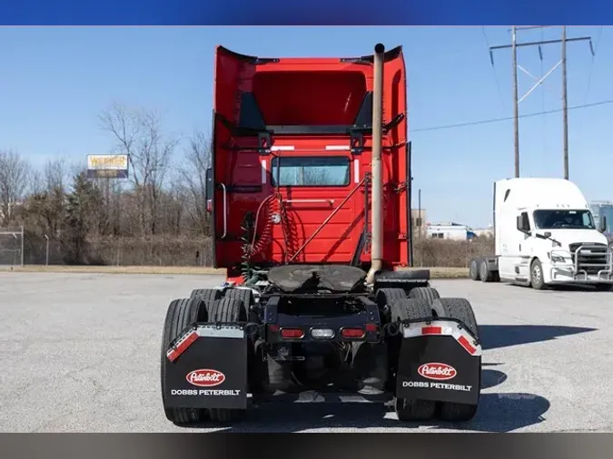 2022 VOLVO VNR64T300