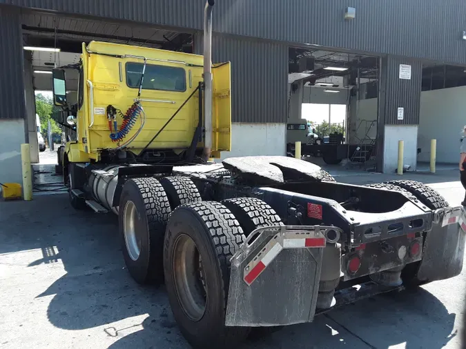 2018 VOLVO VNL64TRACTOR