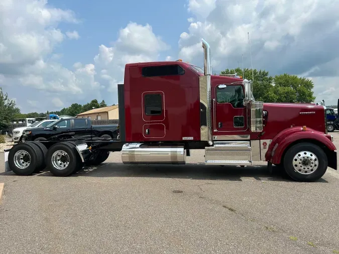 2025 Kenworth W900L