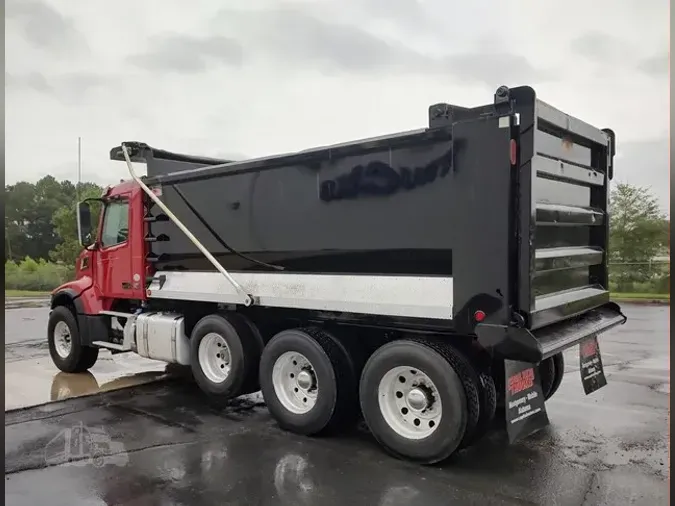 2022 VOLVO VHD84F300