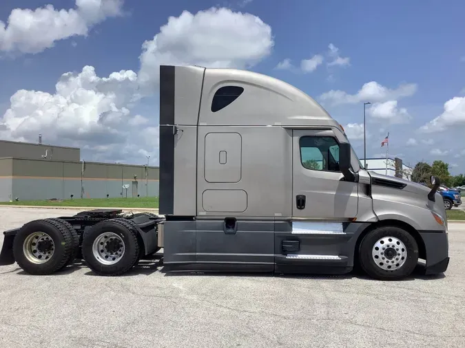 2022 Freightliner Cascadia 126