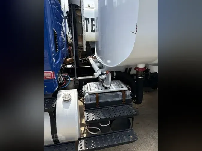 2013 INTERNATIONAL TRANSTAR 8600