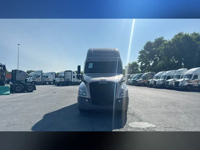 2023 Freightliner Cascadia 12617a8dc9a9a76ad8c0b475337c4e3eeb0