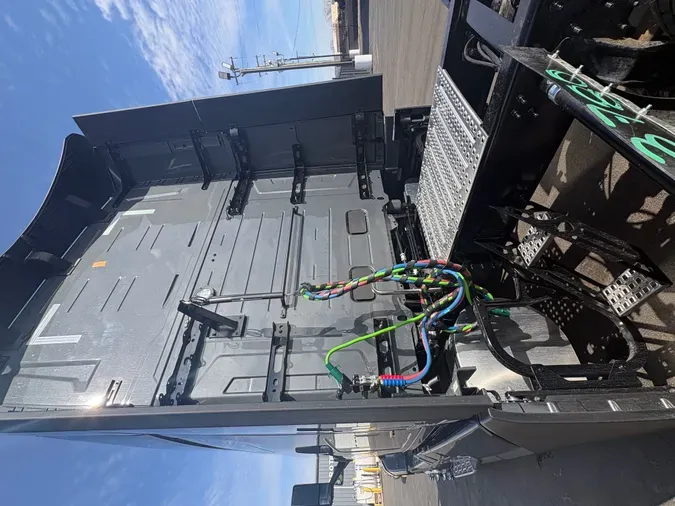 2027 VOLVO TRUCK VNL64TV04