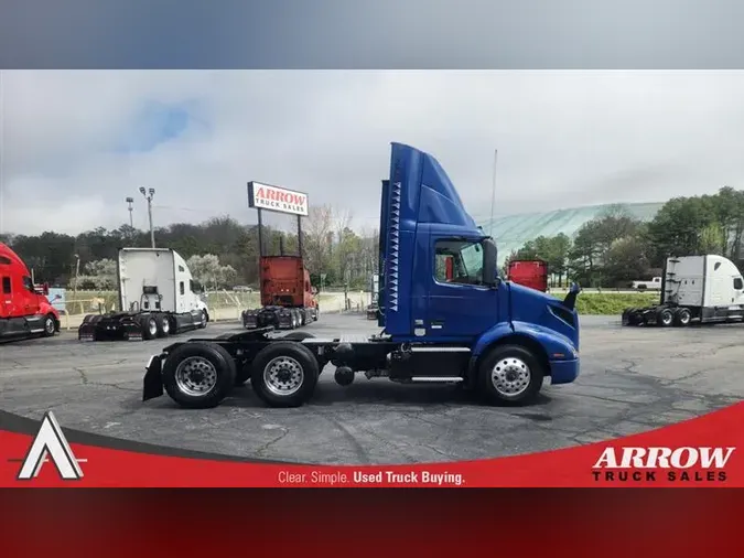 2021 VOLVO VNL64T300