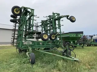 2004 John Deere 2210