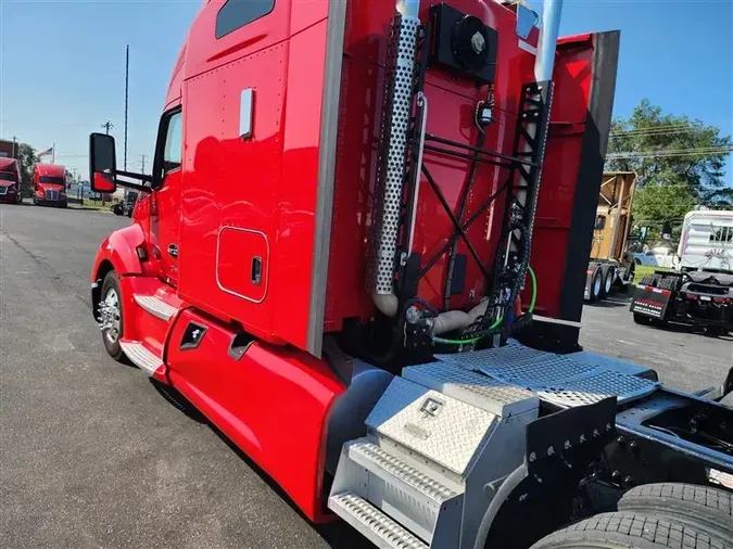 2022 KENWORTH T68017bb3a6fa23b03dc777c1b3e63e79c5e