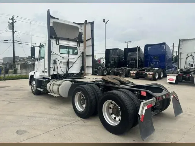 2015 Volvo VNL64T30017becee64436aa435291cf174b44db40
