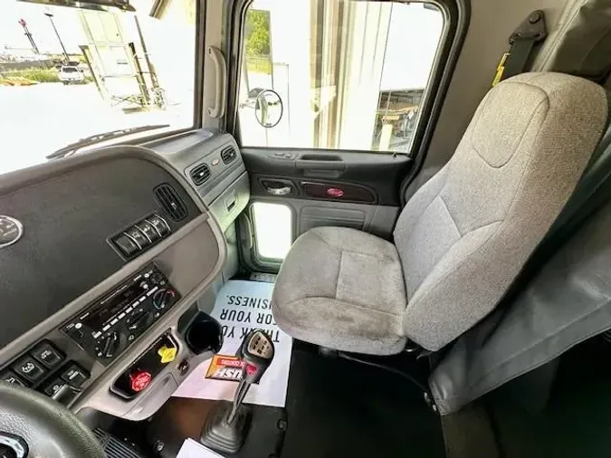 2023 Peterbilt 389