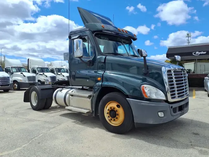 2019 FREIGHTLINER/MERCEDES CASCADIA 12517ce0036cde47ee938c64d2bf479d7fa