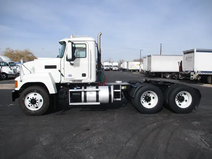 2015 MACK TRUCKS, INC. CHU600