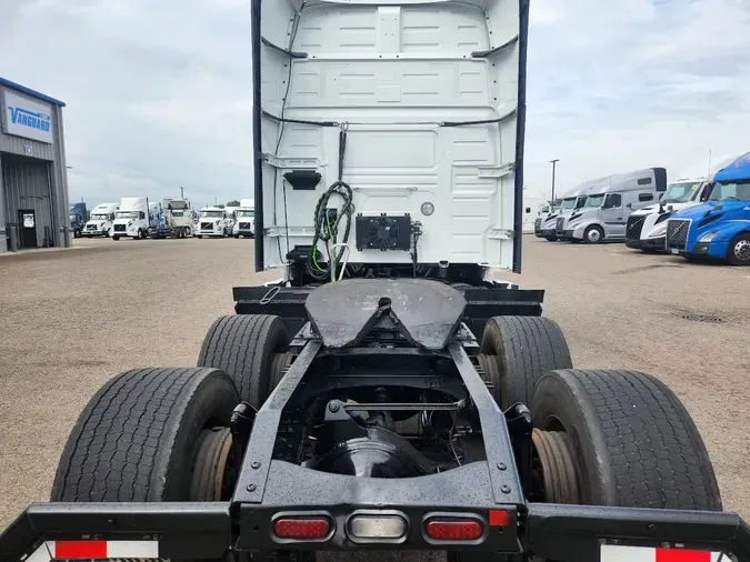 2023 VOLVO VNL64T740