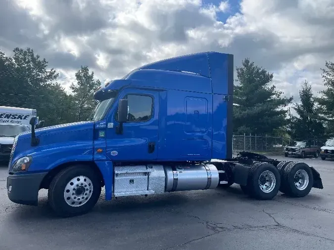 2020 Freightliner X12564ST