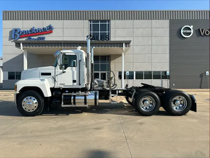 2019 MACK PI64T