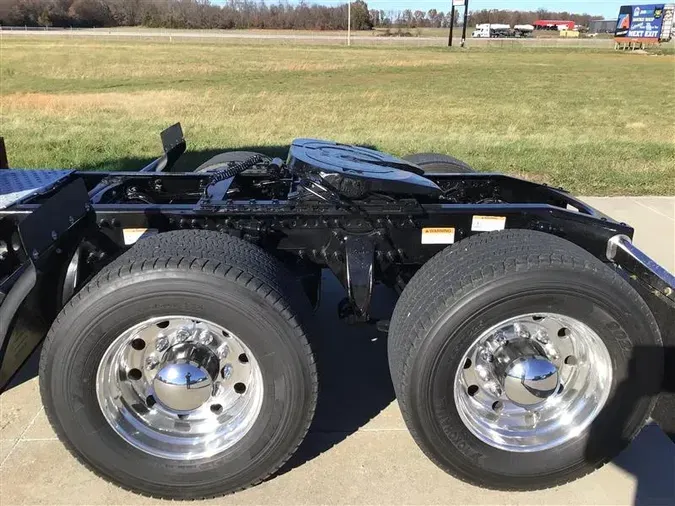 2019 FREIGHTLINER CA126