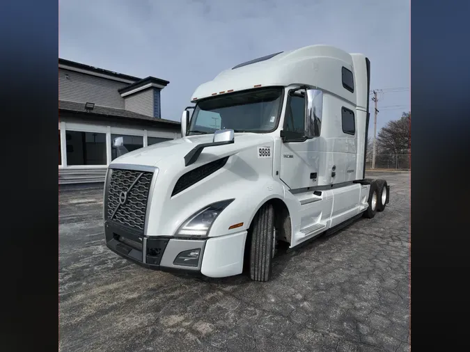 2022 VOLVO VNL64T860