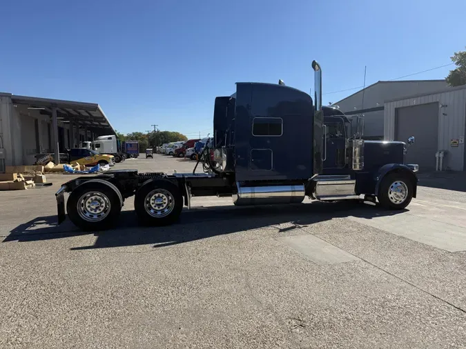 2024 Peterbilt 389