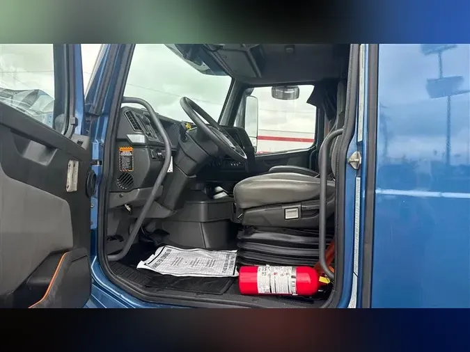 2020 VOLVO VNL760