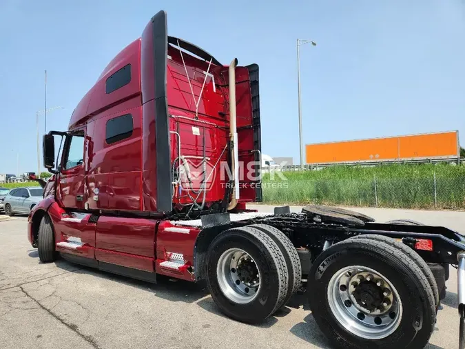 2021 VOLVO VNL64T760