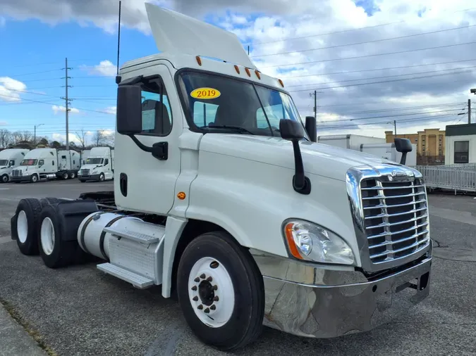 2019 FREIGHTLINER/MERCEDES CASCADIA 125