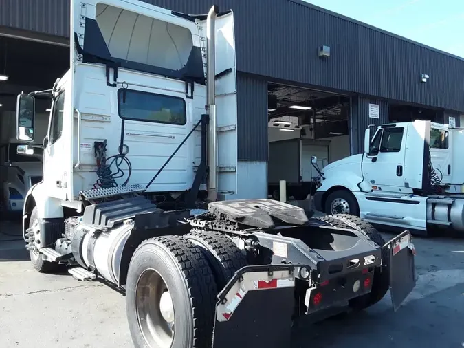 2019 VOLVO VNR42T 300