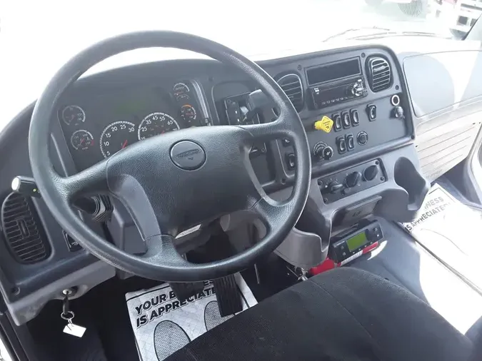 2018 FREIGHTLINER M2 106