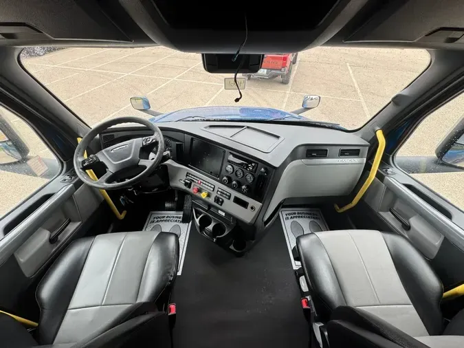 2021 FREIGHTLINER Cascadia 12617f546dfc629ae4bd53747ab82067546