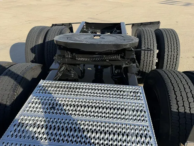 2023 Peterbilt 567