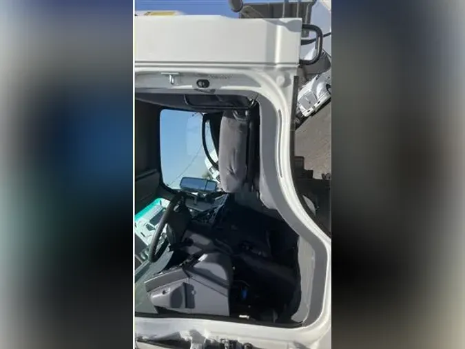 2021 ISUZU NPR-XD