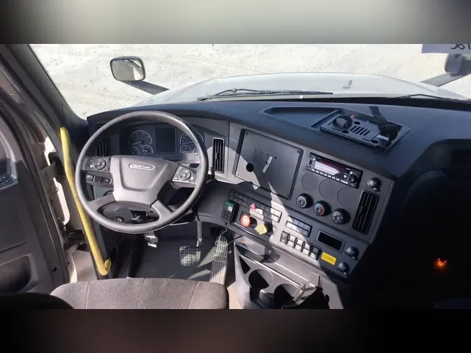 2023 Freightliner Cascadia 12617fedc77747e9b2aaa6a35d55dd84ce8