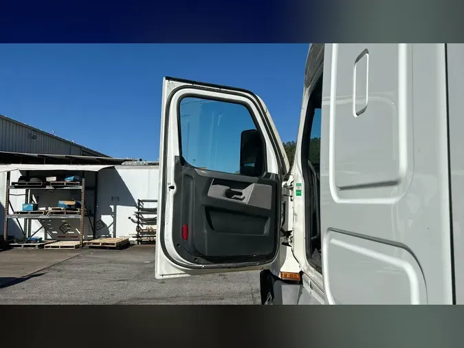 2021 Freightliner Cascadia 126