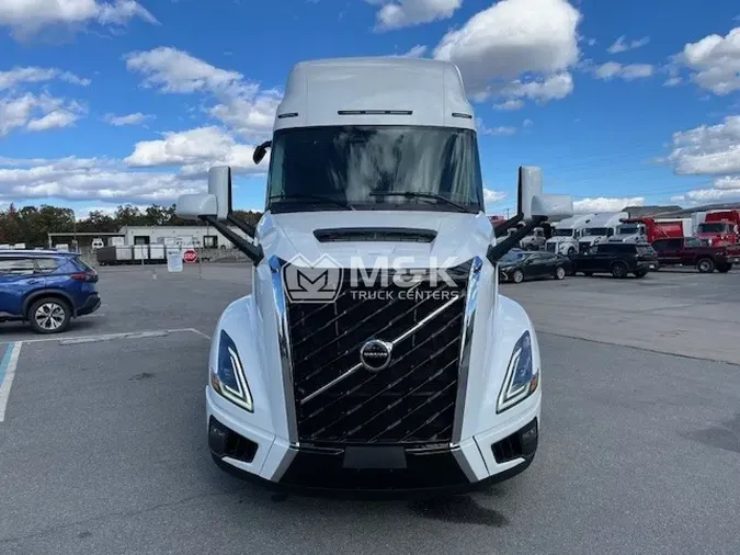 2025 VOLVO VNL64T860