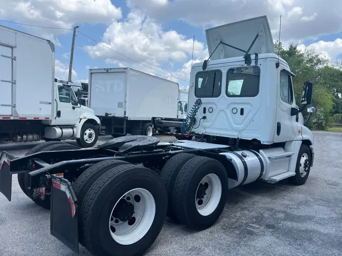 2019 FREIGHTLINER/MERCEDES CASCADIA 125