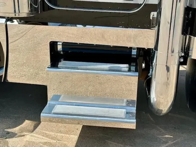 2023 Peterbilt 389