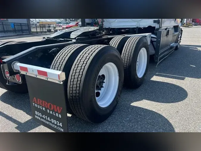 2021 FREIGHTLINER CA126