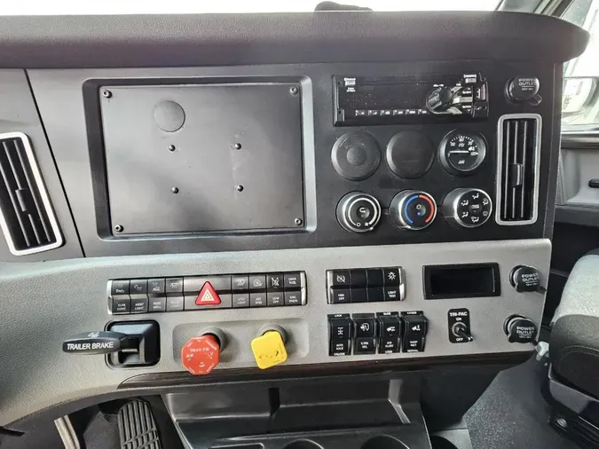 2021 FREIGHTLINER CASCADIA CA126